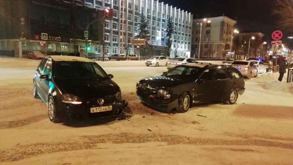 Двое детей пострадали в аварии в Екатеринбурге (ФОТО)