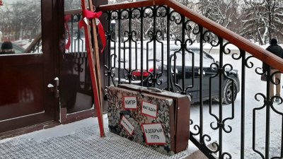 Лыжи, чемодан, Норильск: челябинцы поздравили губернатора Текслера с днем рождения (ФОТО, ВИДЕО)