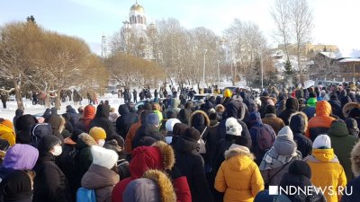 В Екатеринбурге началось шествие в защиту Навального (ФОТО)