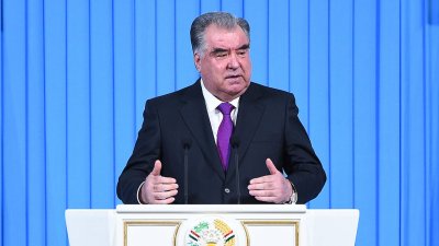 США дарит Таджикистану нелетальное вооружение