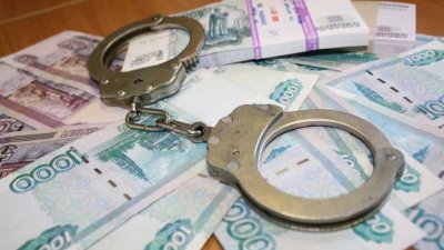 В Тюмени осуждена адвокат, бравшая с клиентки деньги на подкуп руководителей местного ФСБ, прокуратуры и суда