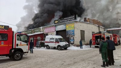 В Красноярске случился крупный пожар на складе