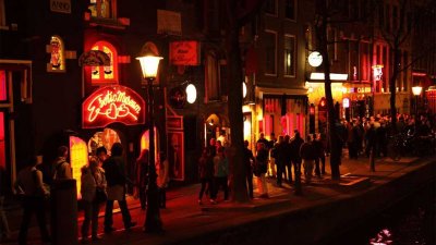 В Амстердаме закроют знаменитый квартал красных фонарей