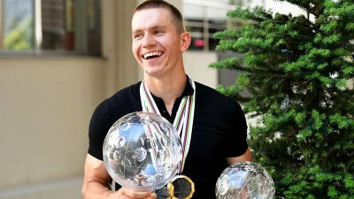Досрочная победа: российский лыжник Александр Большунов вновь выиграл Кубок мира