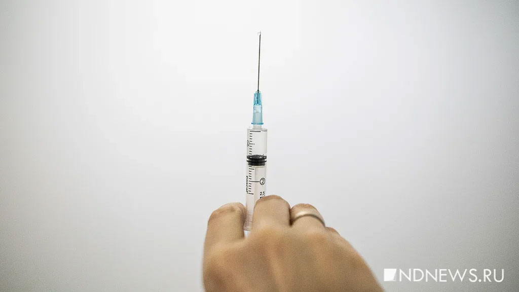 На Колыме из-за поломки холодильника испортились 240 доз вакцины от коронавируса