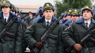 Украинская армия десоветизировала строевой шаг