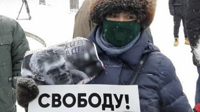 В Челябинске прошли акции памяти Бориса Немцова