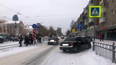 В центре Екатеринбурга водитель сбил девочку (ФОТО)