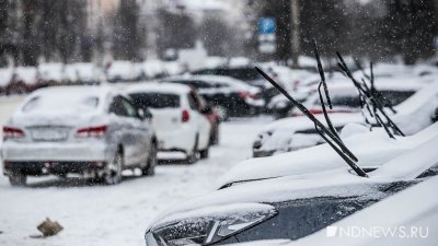 Снегопад продолжится до завтрашнего вечера, на дороги вывели сотни снегоуборочных машин