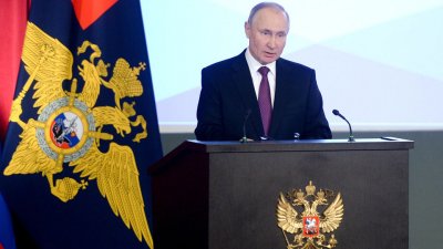 «Тревожный сигнал абсолютно для всех…» Путин поручил МВД обратить внимание на Интернет и подростков