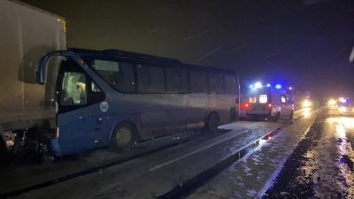 Автобус из Челябинской области врезался в фуру. Есть погибшие