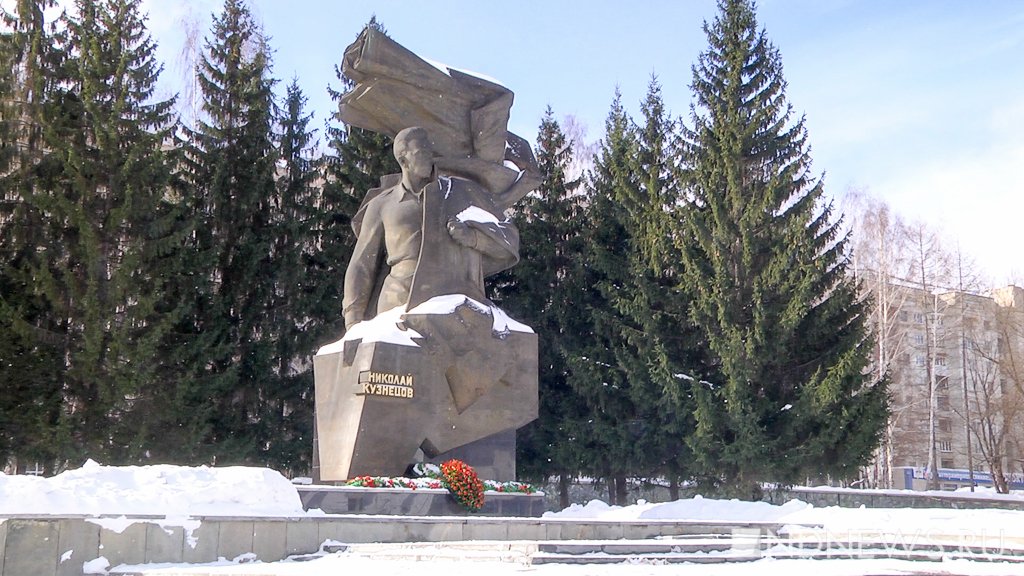Новый День: На Украине снесли памятник легендарному советскому разведчику. Что будет с его могилой во Львове? (ФОТО, ВИДЕО)