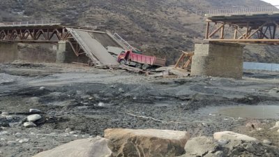 В Дагестане мост обрушился под грузовиком