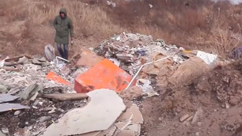 На свалке в Красноярске нашли контейнеры с маркировкой «химотходы»