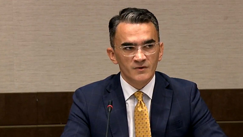 Отправленный в отставку министр юстиции Черногории продолжает работу на своем посту