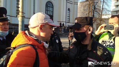 Координатор штаба Навального в Екатеринбурге остается в полиции. Судебное заседание не назначено
