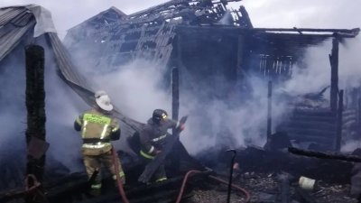На Южном Урале три человека погибли при пожаре в соседних домах