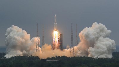 Китай отправил в космос самую длительную в своей истории миссию