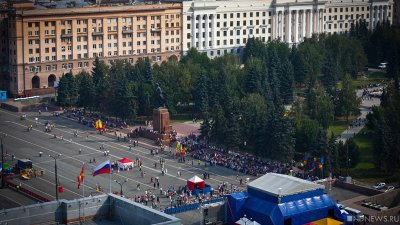 На главной площади Челябинска закрыли спуск для колясок в подземном переходе