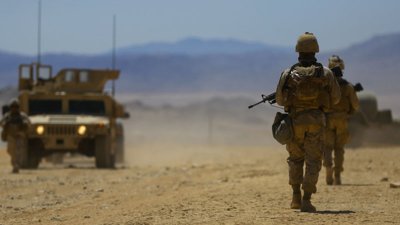 США незаконно перебрасывают боевую технику из Ирака в Сирию