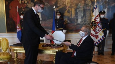 Президент Сербии получил высшую госнаграду Чехии