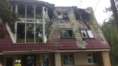 На базе отдыха «Таватуй» под Екатеринбургом сгорела гостиница (ФОТО)