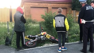 Подросток на мотоцикле сбил женщину на автобусной остановке (ФОТО)