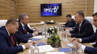 Губернатор Шумков на ПМЭФ встретился с министром энергетики Шульгиновым и министром финансов Силуановым