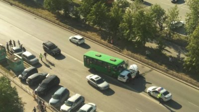 На Шварца в рейсовый автобус врезалась иномарка