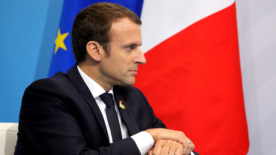 Президент Франции готовит обращение к нации