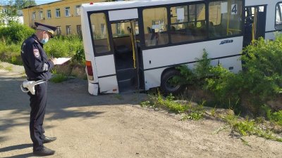Врачи медицины катастроф в Лесном решат, можно ли увезти в Екатеринбург пострадавших в ДТП на проходной