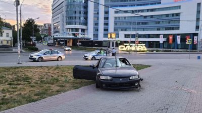 В центре Екатеринбурга пьяный водитель сбил двух пешеходов (ФОТО)