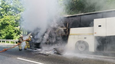 На Кубани автобус с детьми загорелся после столкновения