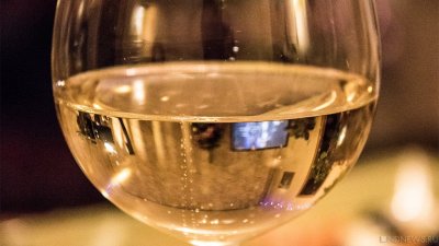Игристое вино в России резко подорожает: Минфин планируют повысить минимальные цены с нового года