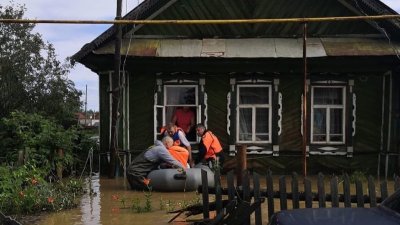 Власти выплатили 950 тысяч рублей пострадавшим от потопа уральцам