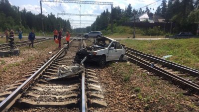 В Ленобласти три человека погибли в аварии с поездом
