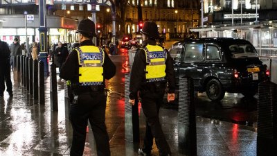 В Лондоне 19 полицейских пострадали в столкновениях с футбольными фанатами