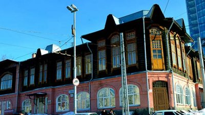 В Екатеринбурге отреставрируют старинный особняк, где находятся школа и секс-шоп
