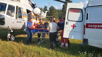 В больницу на вертолете: в Екатеринбург доставили жительницу Ушмы (ФОТО)