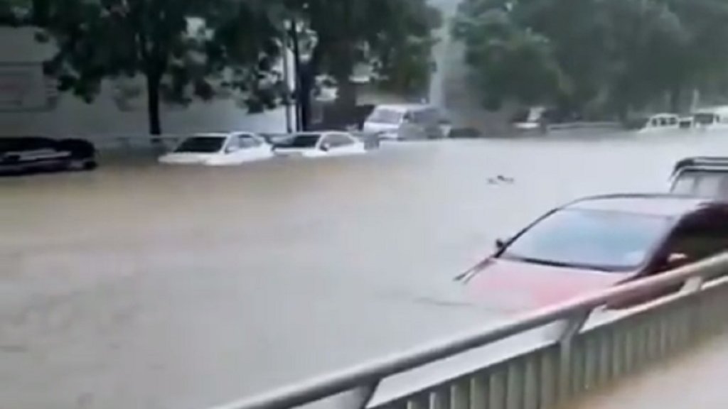До 33 человек выросло число жертв наводнения в Китае