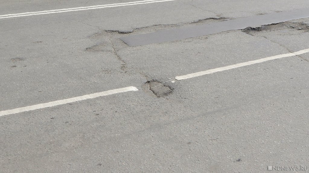 «Это просто опасно»: в Челябинске требуют обязать подрядчика выполнить гарантийный ремонт дороги
