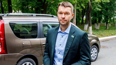 Депутат подарил больнице автомобиль, чтобы врачи ездили на вызовы (ФОТО)