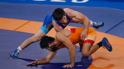 Российские борцы завоевали золото и бронзу на Играх в Токио