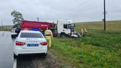 В ДТП на мокрой дороге погибла молодая пара: в их машину врезался грузовик (ФОТО)