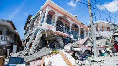 Жертвами землетрясения на Гаити стали около 1,3 тысячи человек