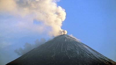 На Камчатке с вулкана сорвались двое туристов
