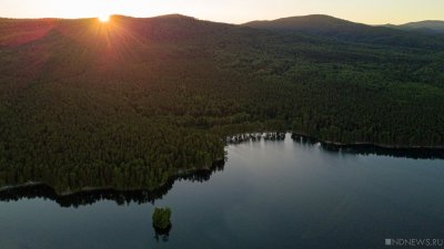 Вокруг уникального уральского озера начали гореть леса