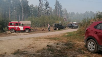 Из-за крупного пожара возле озера Глухое эвакуируют садоводов и туристов с двух баз отдыха (ФОТО)