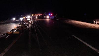 На загородной трассе байкер упал с мотоцикла под колеса грузовика (ФОТО)