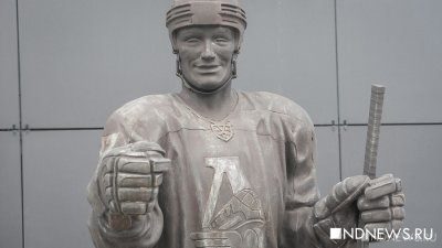 В Екатеринбурге почтили память погибших хоккеистов «Локомотива» – 10 лет трагедии (ФОТО)